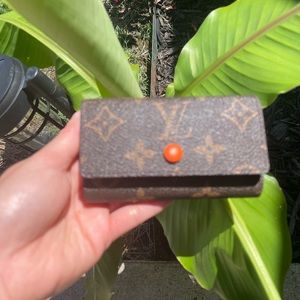 Louis Vuitton 6 key holder